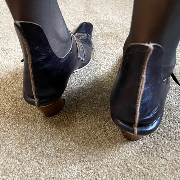 Beautiful, unusual shoes. EUC. Leather. - Picture 15 of 16